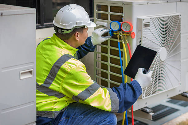 Professional Hvac technician working in East Peoria, IL